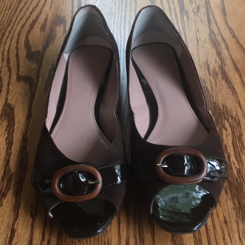 Women’s dress flats.